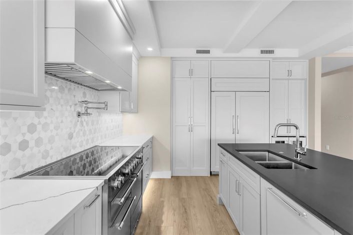 Image No.13-4 Bed Property for sale