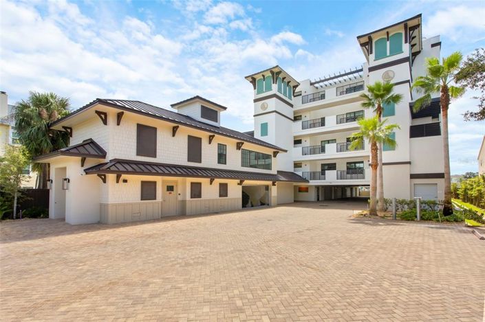 Image No.4-4 Bed Property for sale