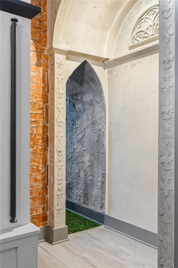 Image No.40-13 Bed Property for sale