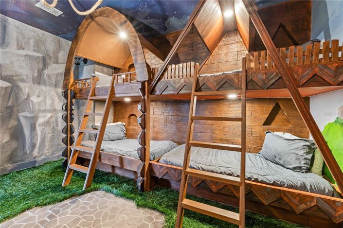 Image No.42-13 Bed Property for sale