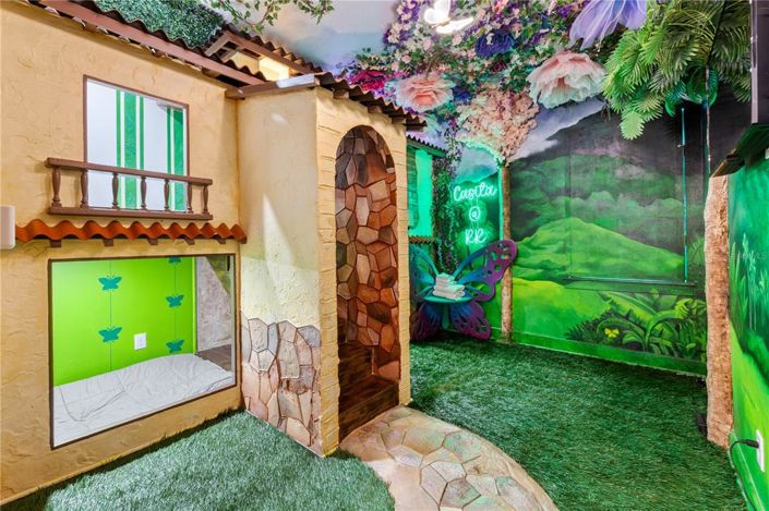 Image No.44-13 Bed Property for sale