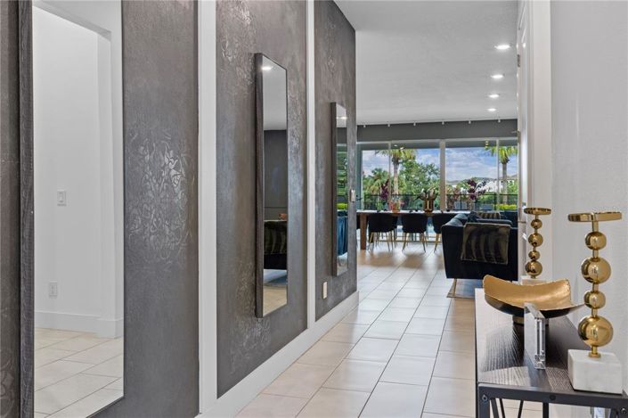 Image No.8-13 Bed Property for sale