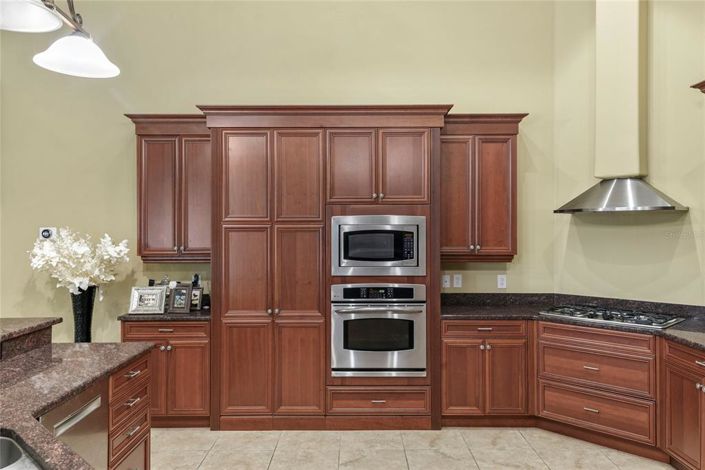 Image No.19-5 Bed Property for sale