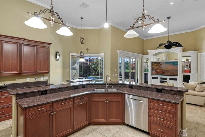 Image No.20-5 Bed Property for sale