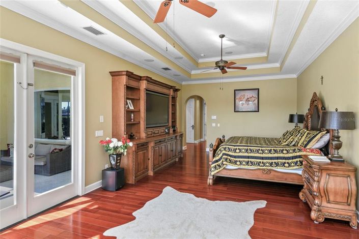 Image No.26-5 Bed Property for sale