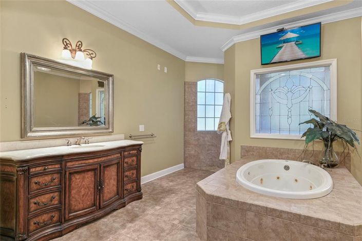 Image No.28-5 Bed Property for sale