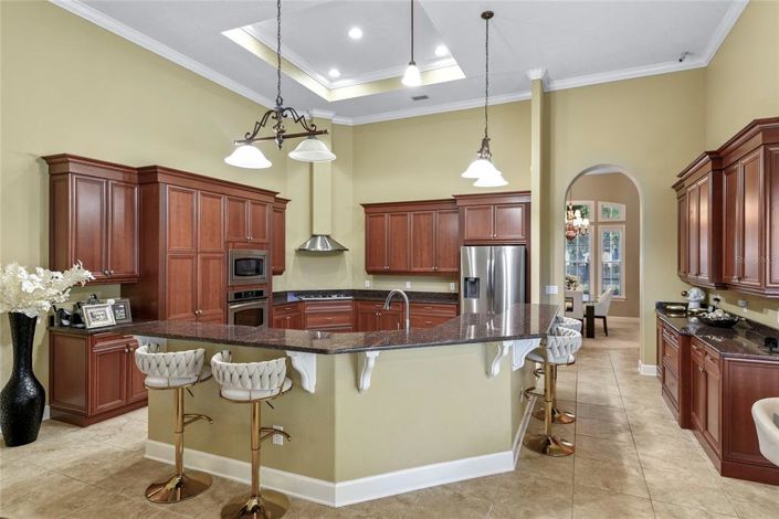 Image No.5-5 Bed Property for sale