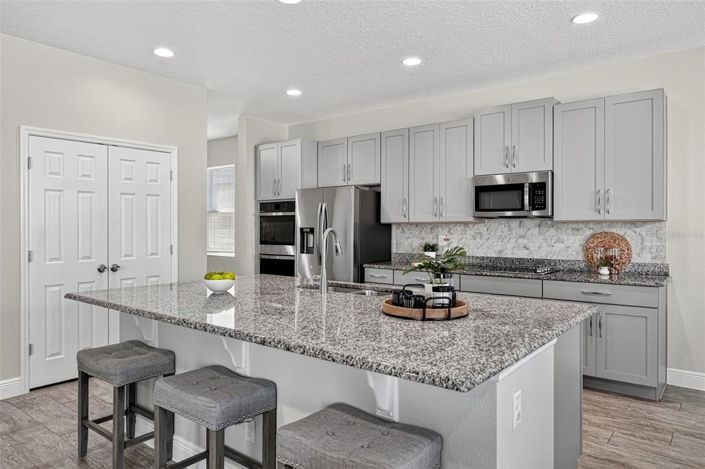 Image No.40-7 Bed Property for sale