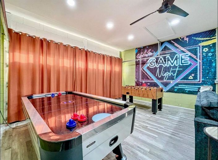 Image No.25-5 Bed Property for sale