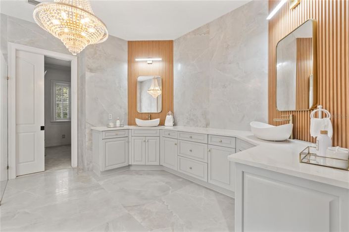 Image No.27-6 Bed Property for sale