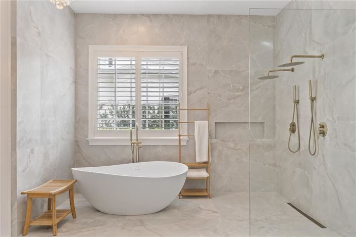 Image No.29-6 Bed Property for sale