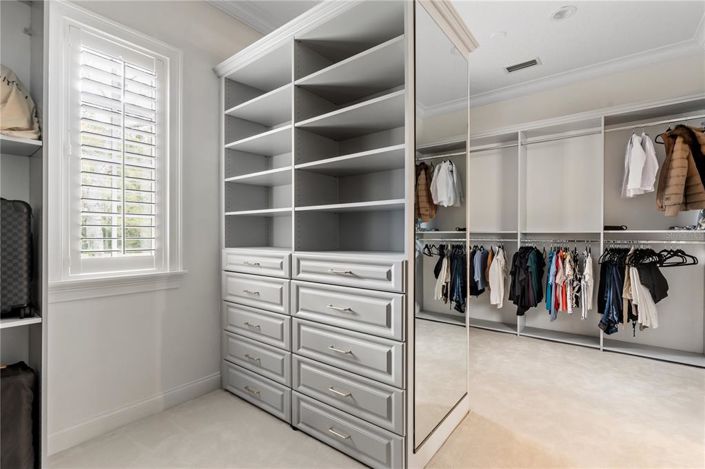 Image No.32-6 Bed Property for sale