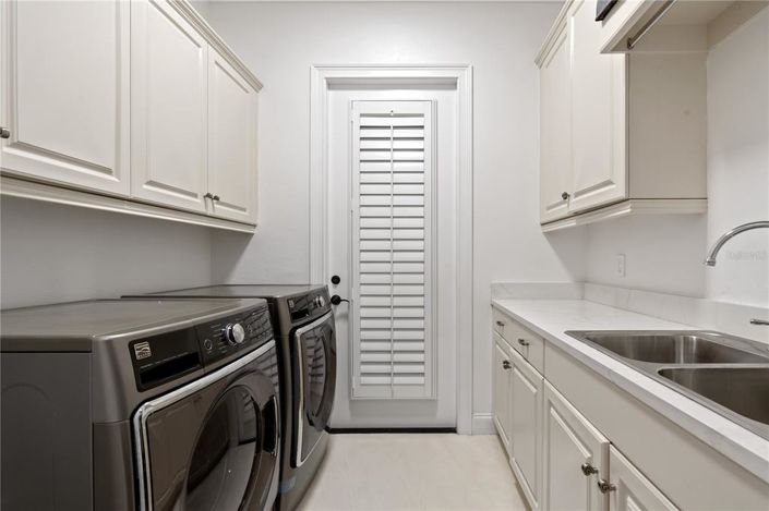 Image No.47-6 Bed Property for sale