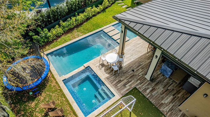 Image No.57-6 Bed Property for sale