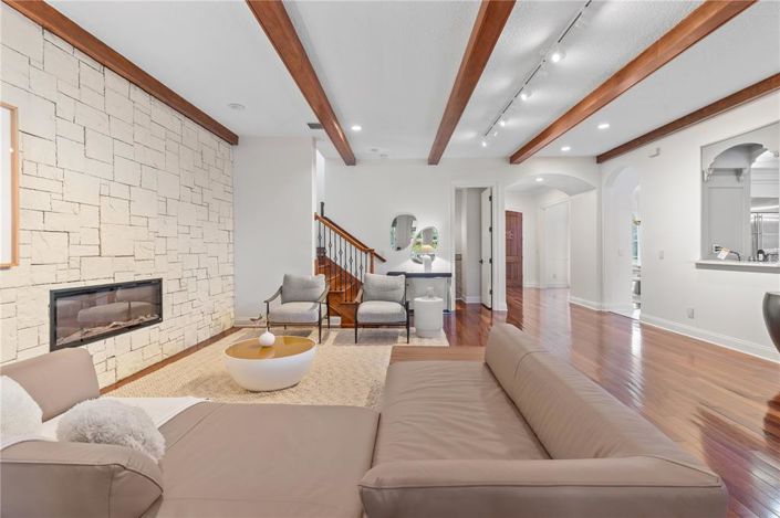 Image No.8-6 Bed Property for sale