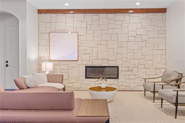 Image No.9-6 Bed Property for sale