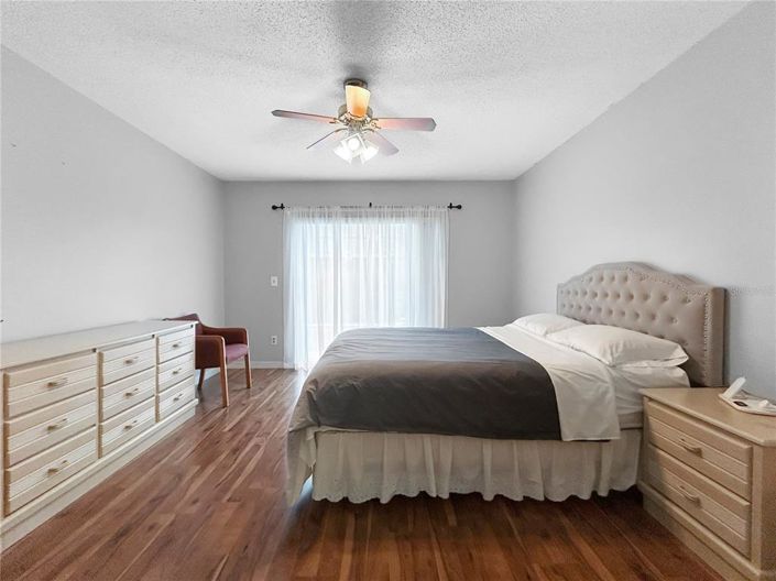 Image No.12-3 Bed Property for sale