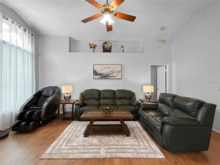 Image No.4-3 Bed Property for sale