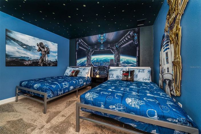 Image No.24-8 Bed Property for sale