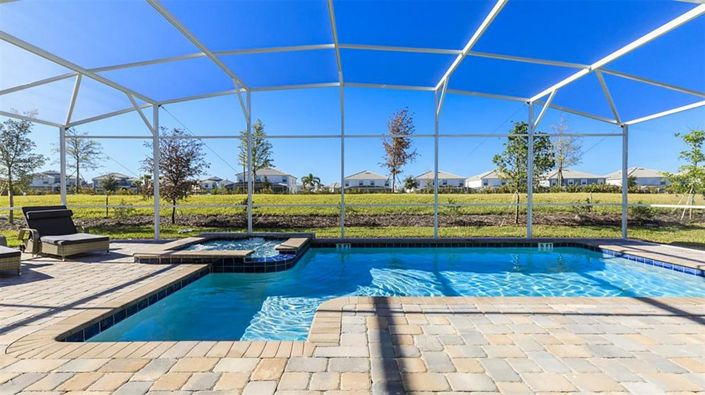 Image No.33-8 Bed Property for sale