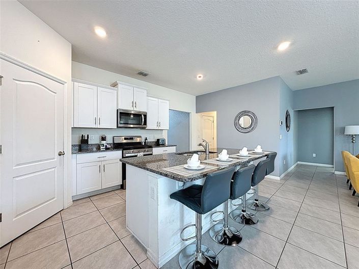 Image No.10-7 Bed Property for sale