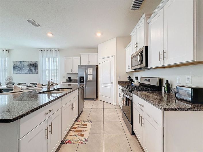 Image No.12-7 Bed Property for sale