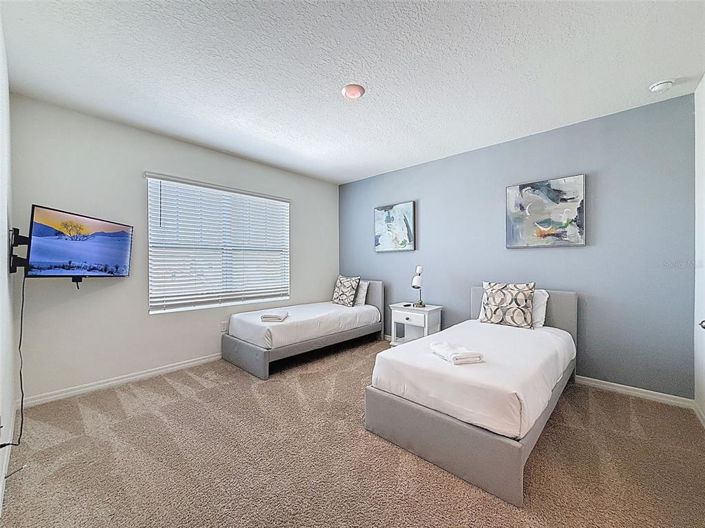 Image No.40-7 Bed Property for sale