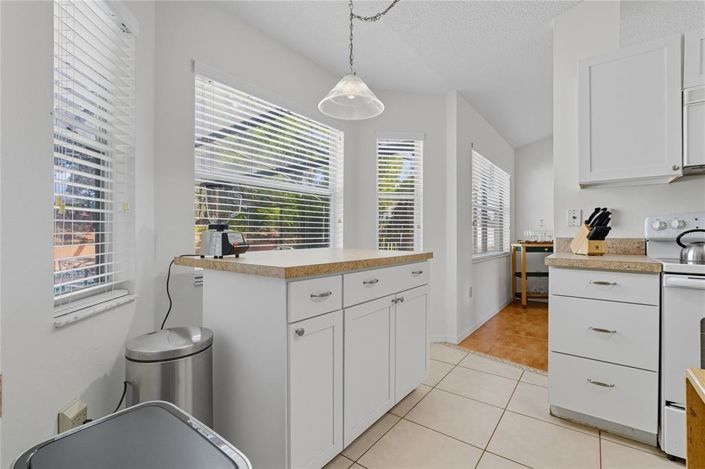 Image No.14-4 Bed Property for sale