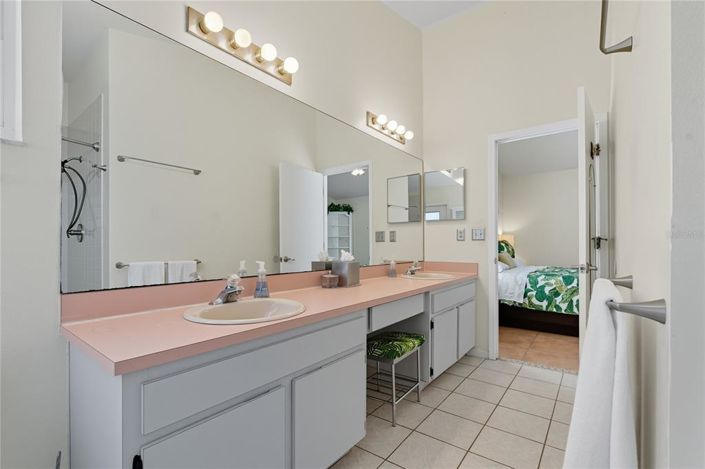 Image No.24-4 Bed Property for sale