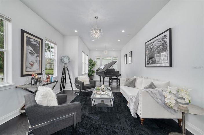 Image No.10-5 Bed Property for sale