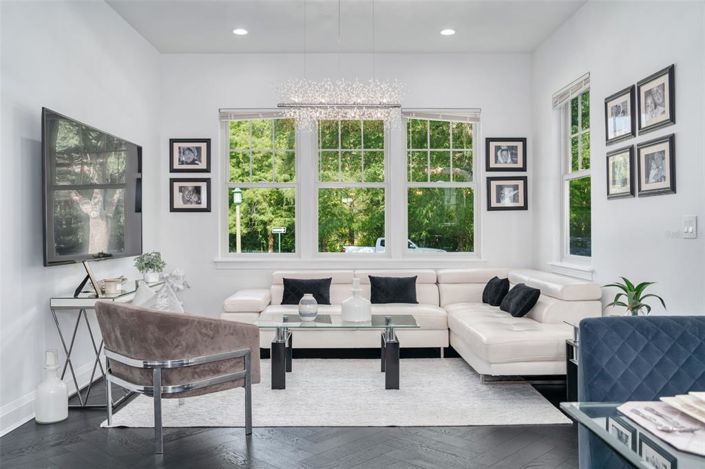 Image No.23-5 Bed Property for sale