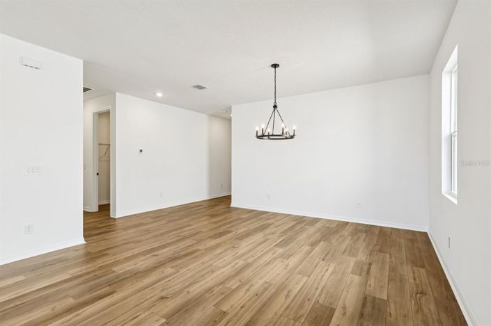 Image No.8-3 Bed Property for sale