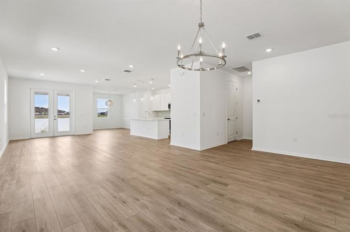 Image No.8-3 Bed Property for sale