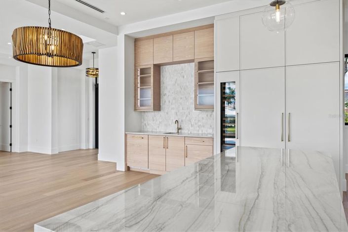 Image No.20-4 Bed Property for sale