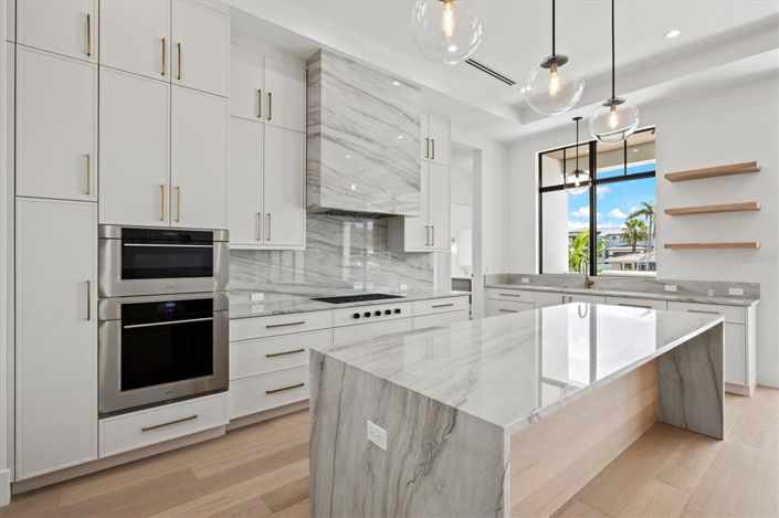 Image No.24-4 Bed Property for sale