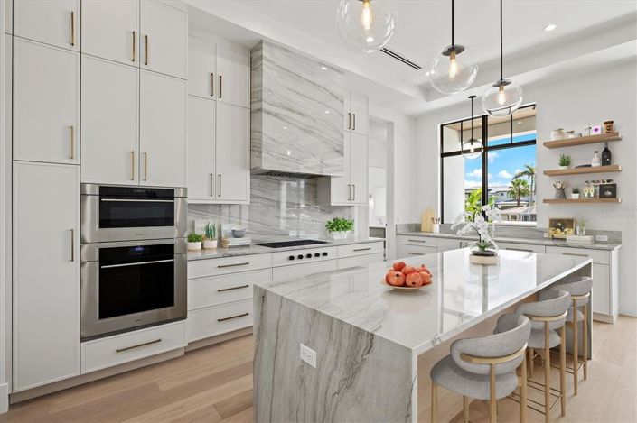 Image No.25-4 Bed Property for sale