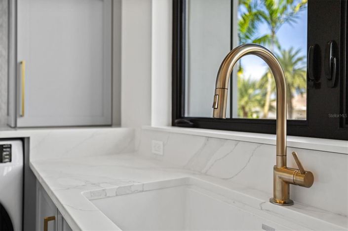 Image No.32-4 Bed Property for sale