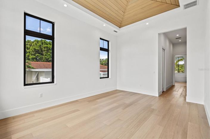 Image No.35-4 Bed Property for sale