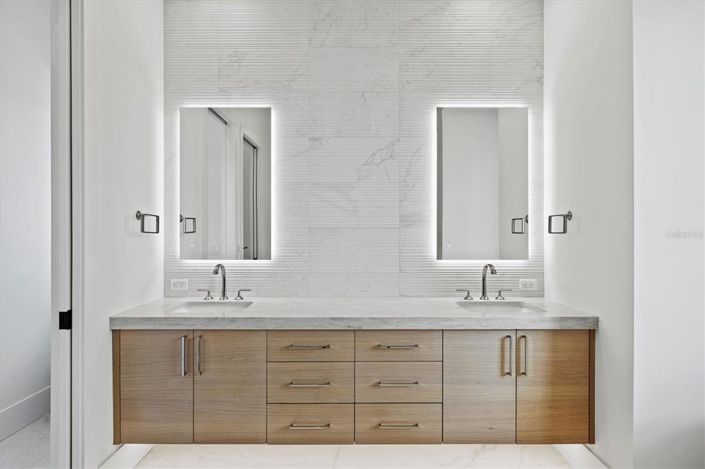 Image No.37-4 Bed Property for sale