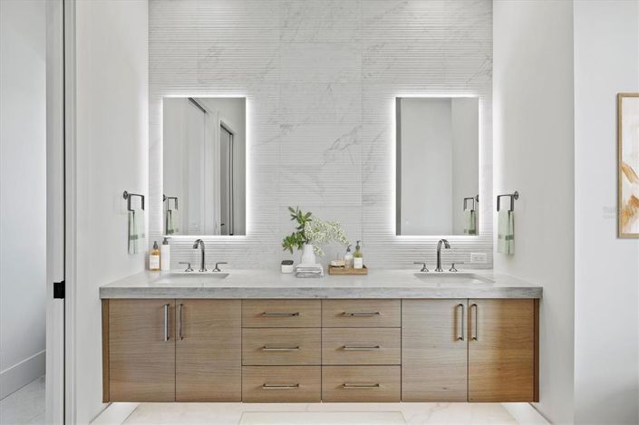 Image No.38-4 Bed Property for sale