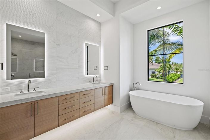 Image No.39-4 Bed Property for sale