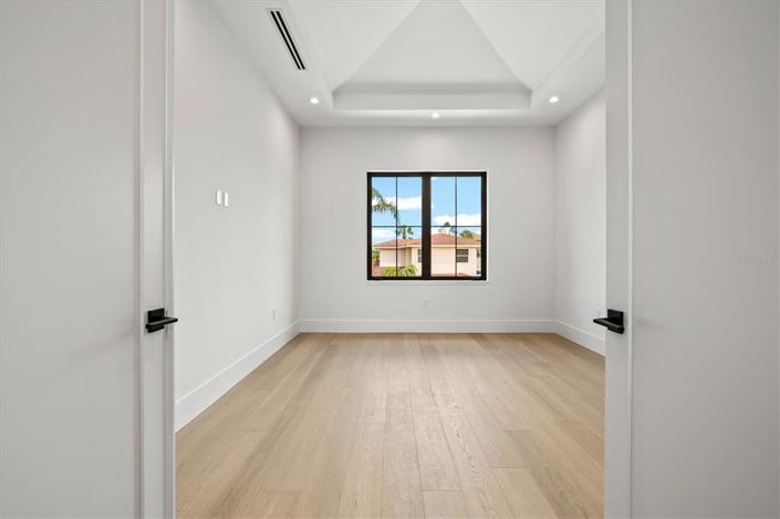 Image No.47-4 Bed Property for sale