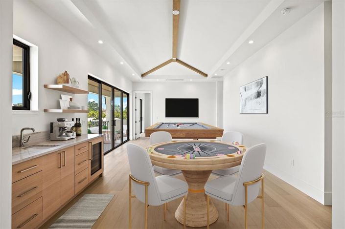 Image No.50-4 Bed Property for sale