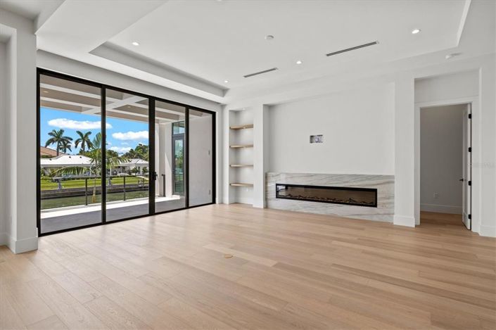 Image No.8-4 Bed Property for sale