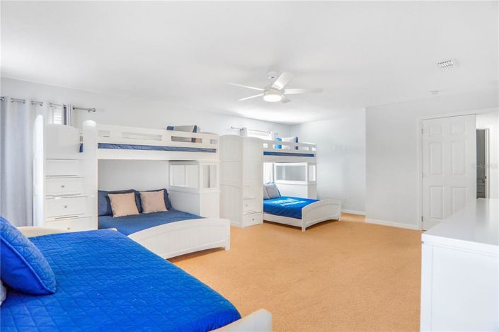 Image No.19-6 Bed Property for sale