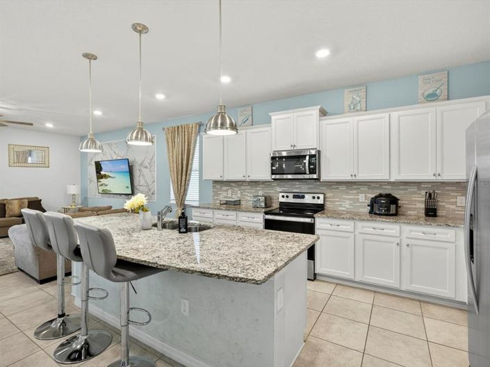 Image No.10-8 Bed Property for sale