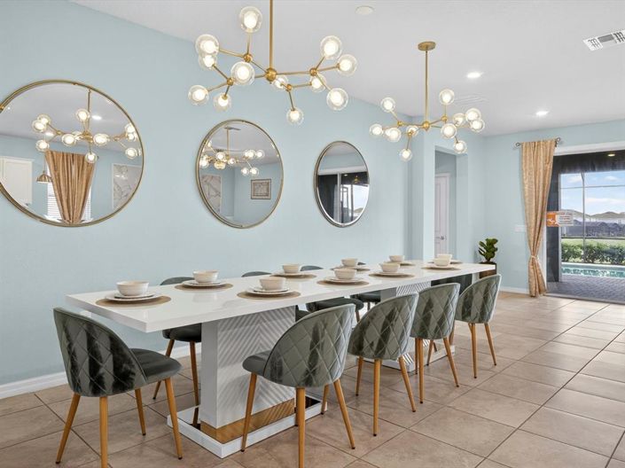 Image No.14-8 Bed Property for sale