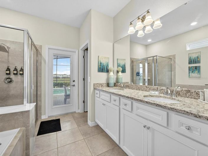 Image No.17-8 Bed Property for sale