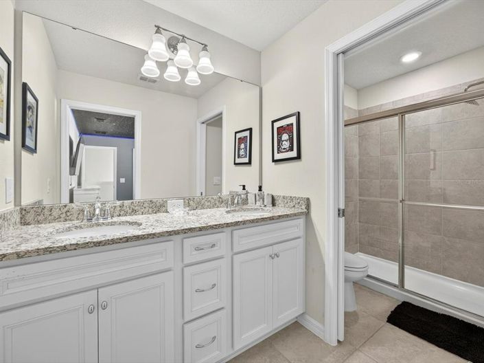 Image No.27-8 Bed Property for sale