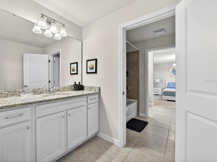 Image No.32-8 Bed Property for sale